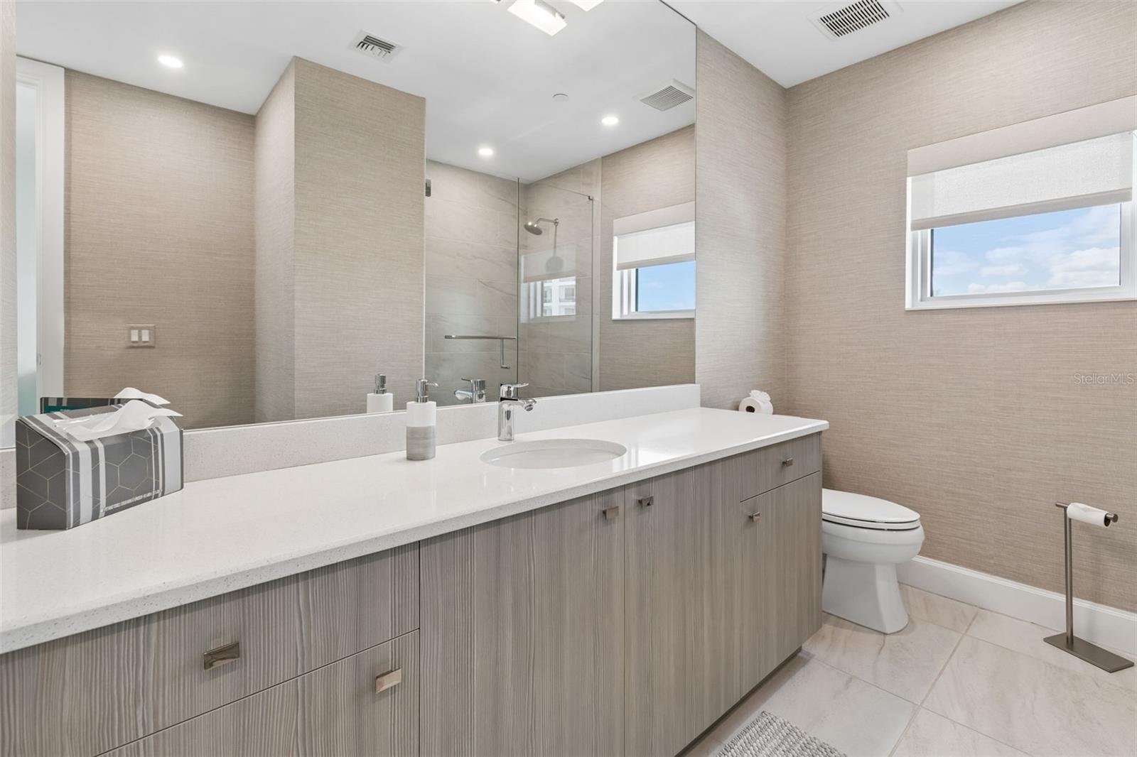 Image 73 of 98 For 3401 Bayshore Boulevard 504