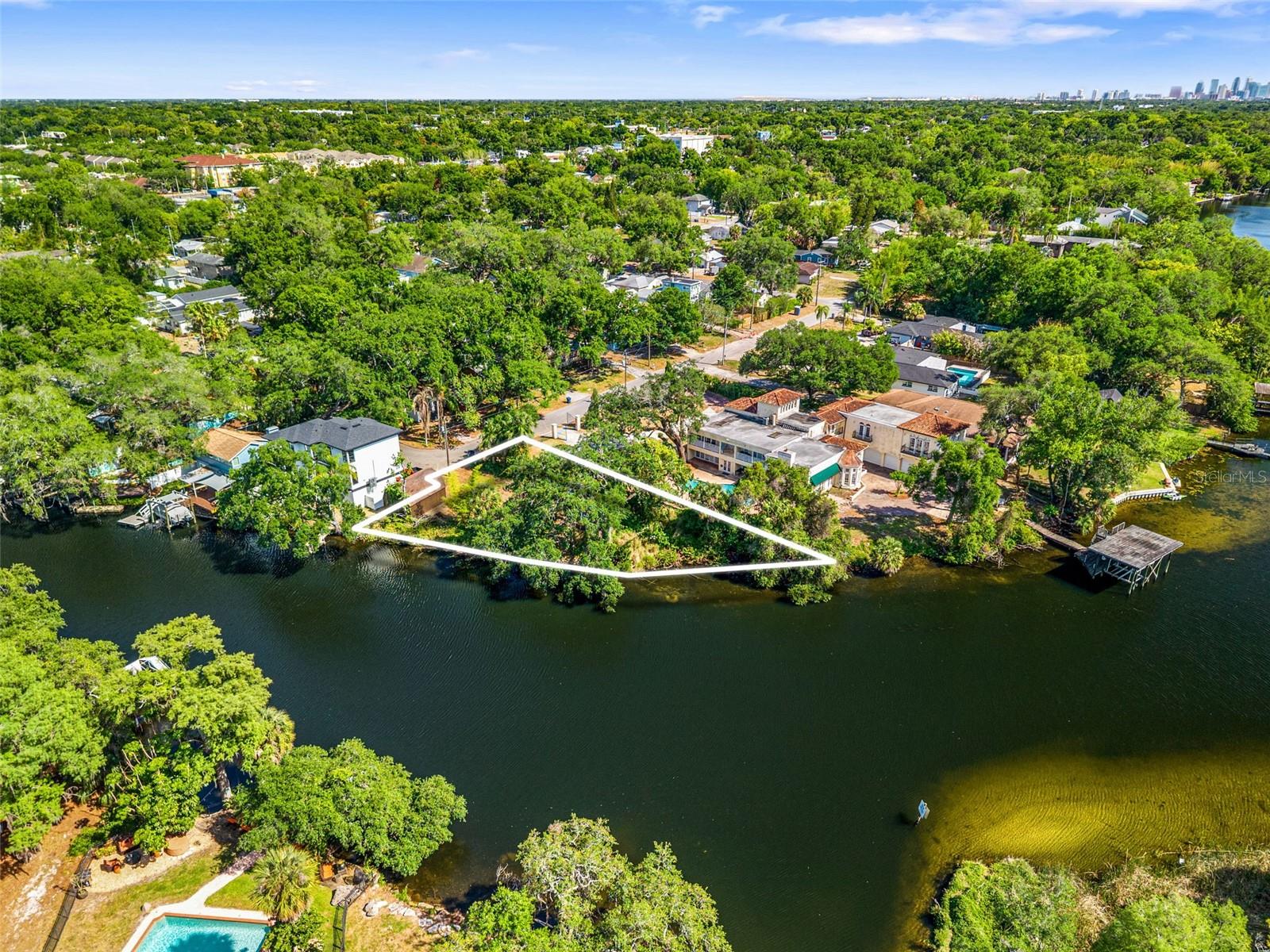 Image 13 of 15 For 323 Hanlon Street