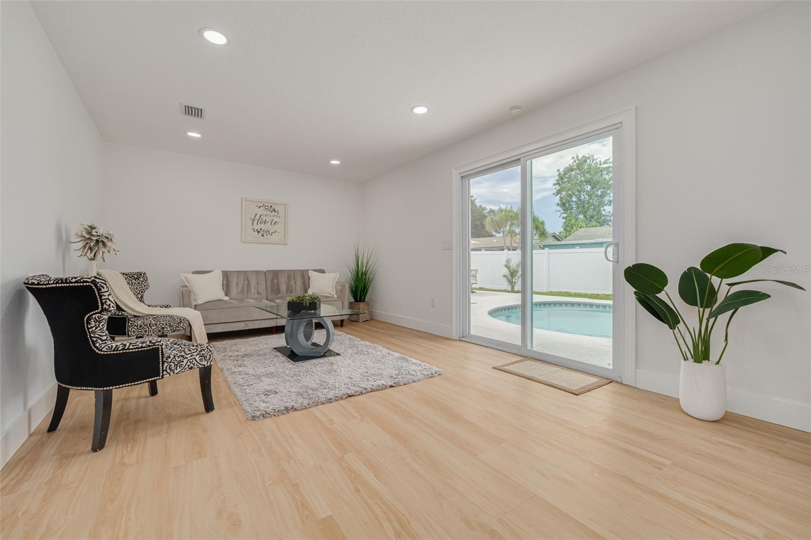 Image 12 of 33 For 11785 108th Avenue N