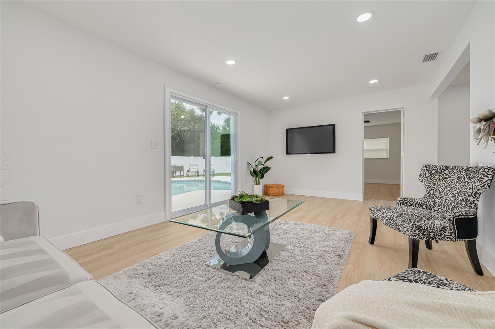 Image 14 of 33 For 11785 108th Avenue N