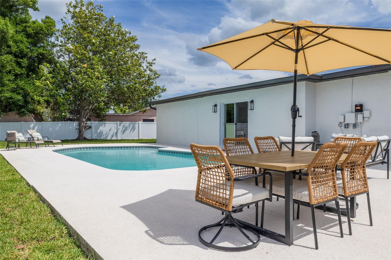 Image 28 of 33 For 11785 108th Avenue N