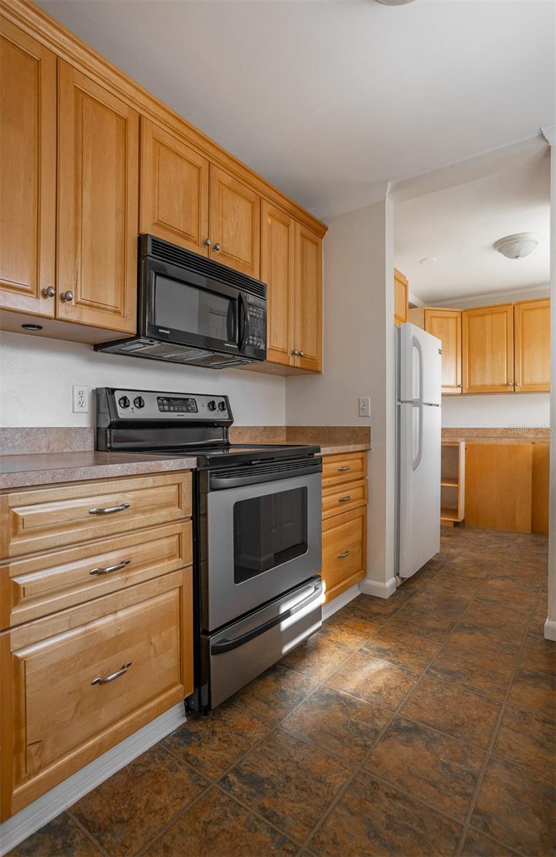 Image 10 of 25 For 9317 Crestview Street