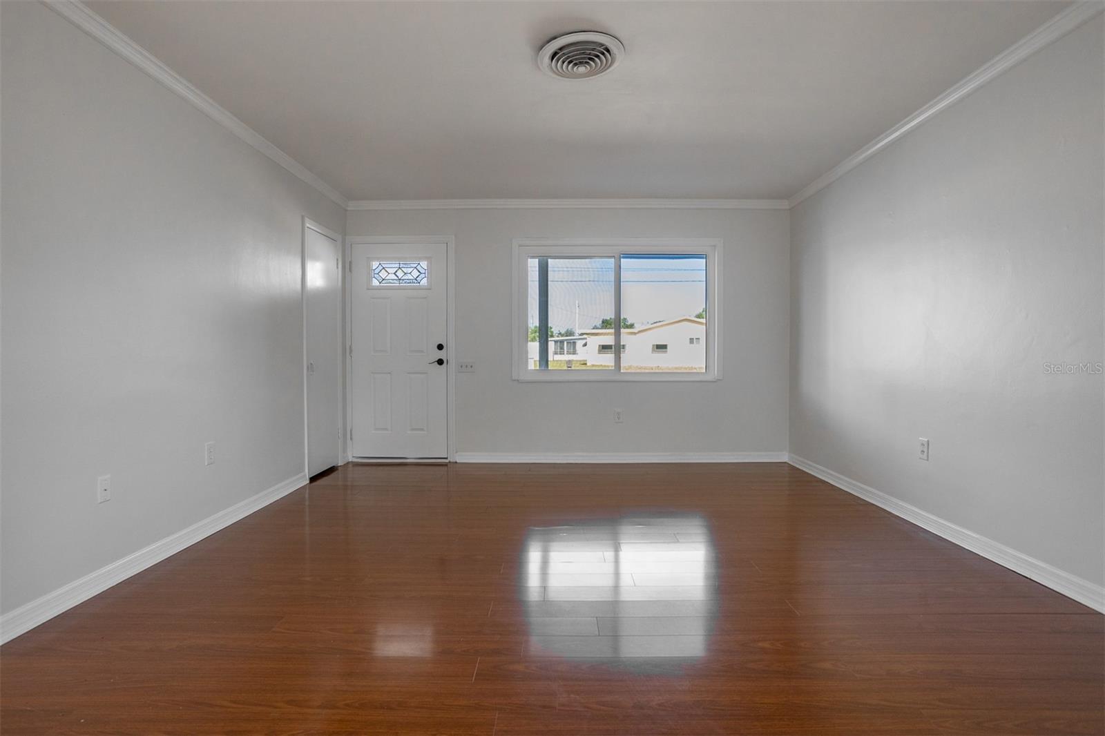 Image 4 of 25 For 9317 Crestview Street