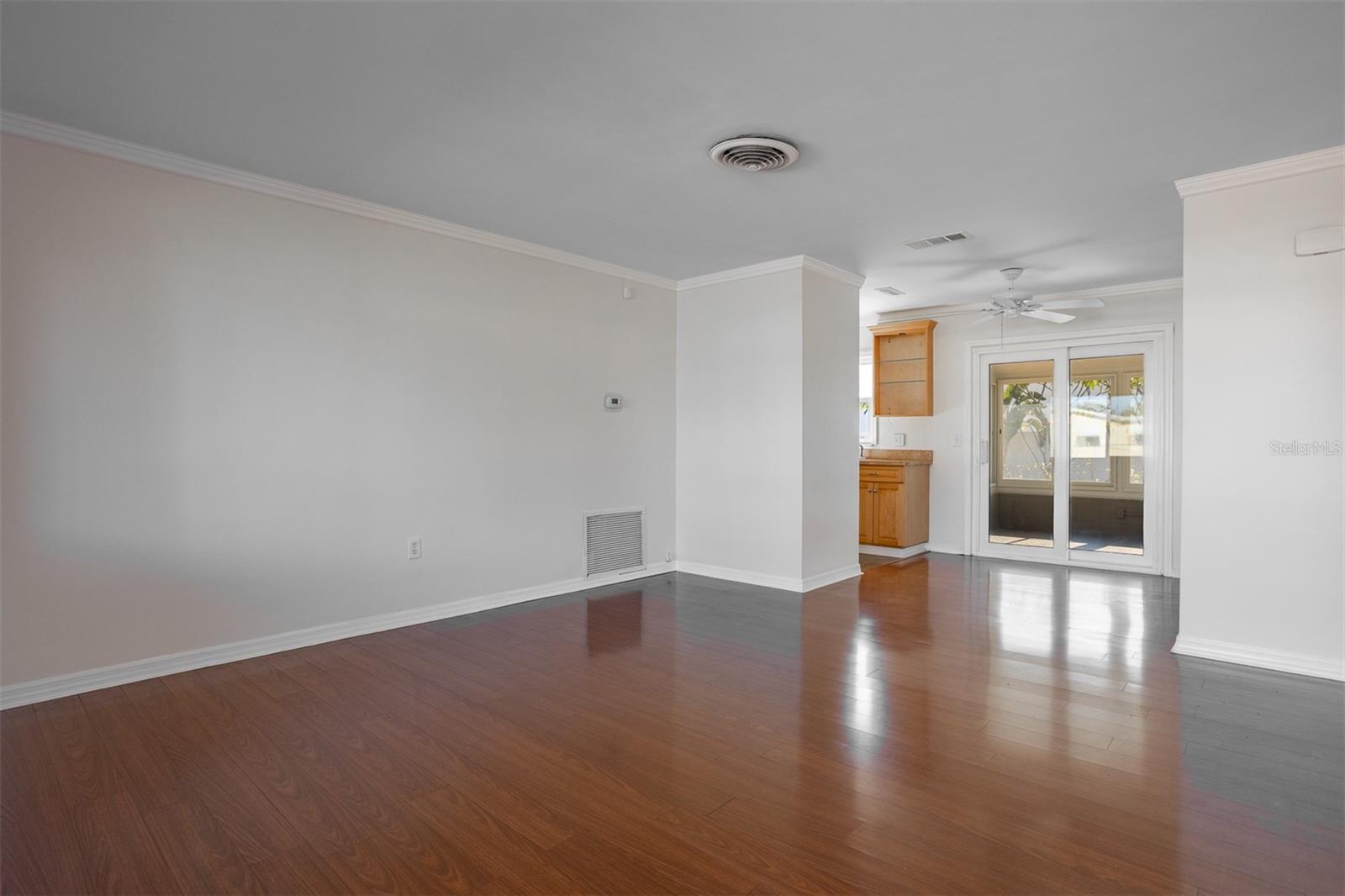 Image 5 of 25 For 9317 Crestview Street