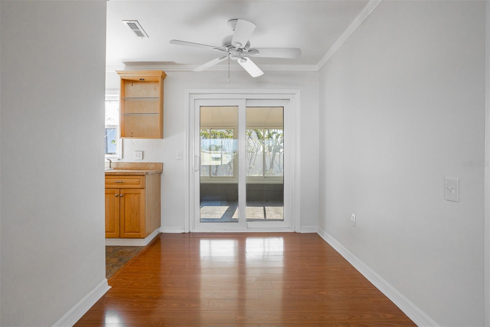 Image 6 of 25 For 9317 Crestview Street