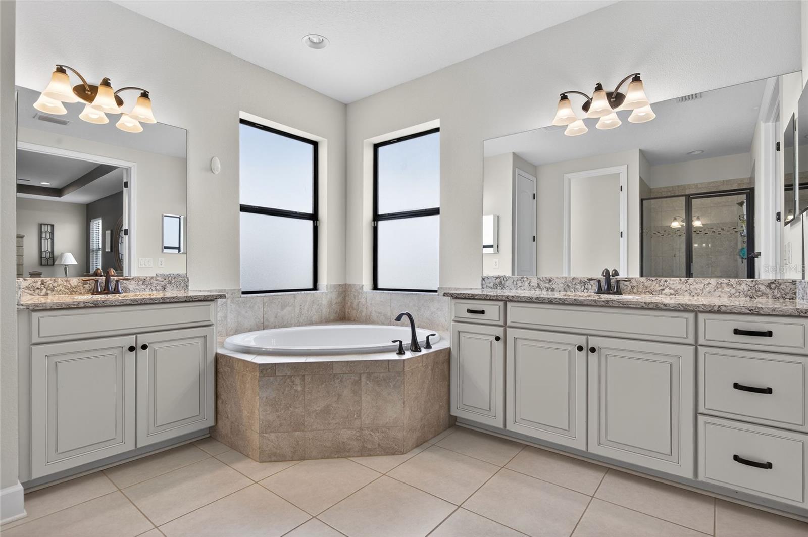 Image 33 of 71 For 2892 Riders Pass