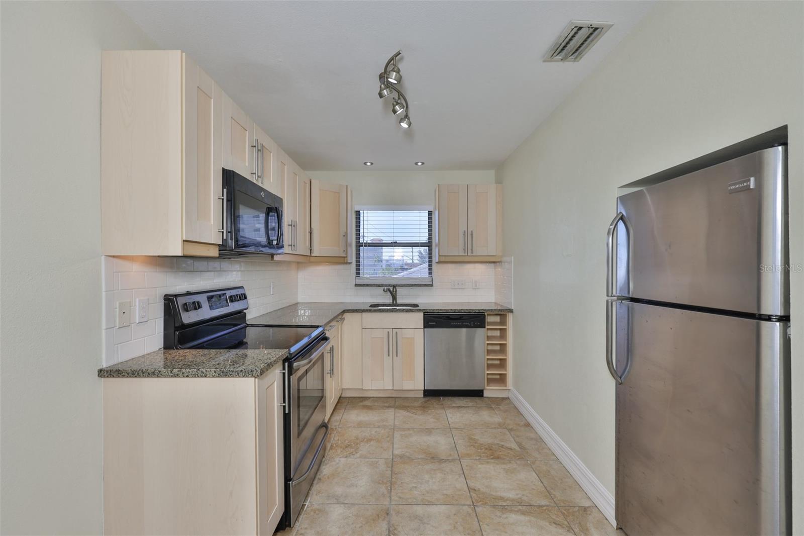 Image 13 of 41 For 10220 Gulf Boulevard 1