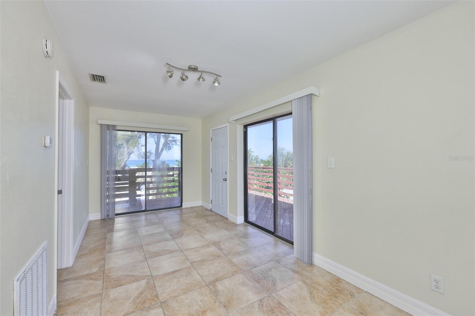 Image 17 of 41 For 10220 Gulf Boulevard 1