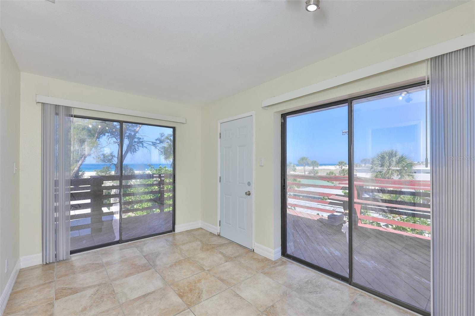 Image 18 of 41 For 10220 Gulf Boulevard 1