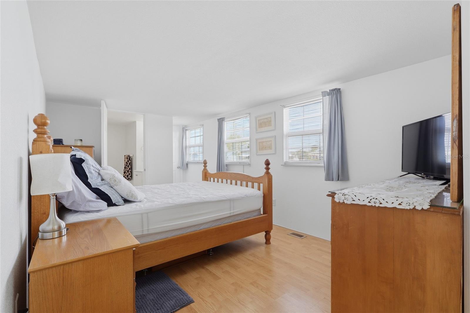 Image 15 of 31 For 5246 Amanda Street