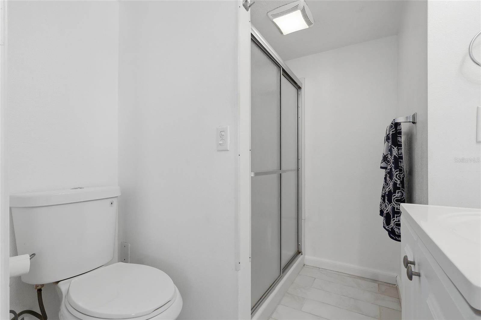 Image 18 of 31 For 5246 Amanda Street