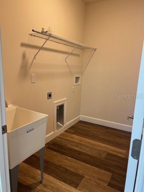 Listing photo id 19 for 5721 Desert Rose Place