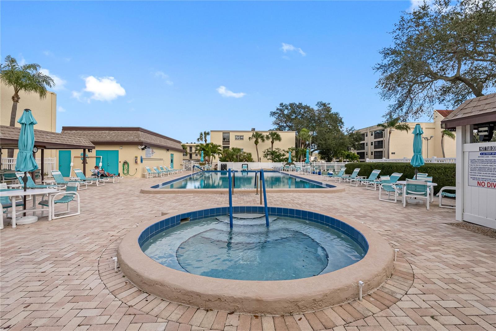 Image 23 of 31 For 11485 Oakhurst Road 312