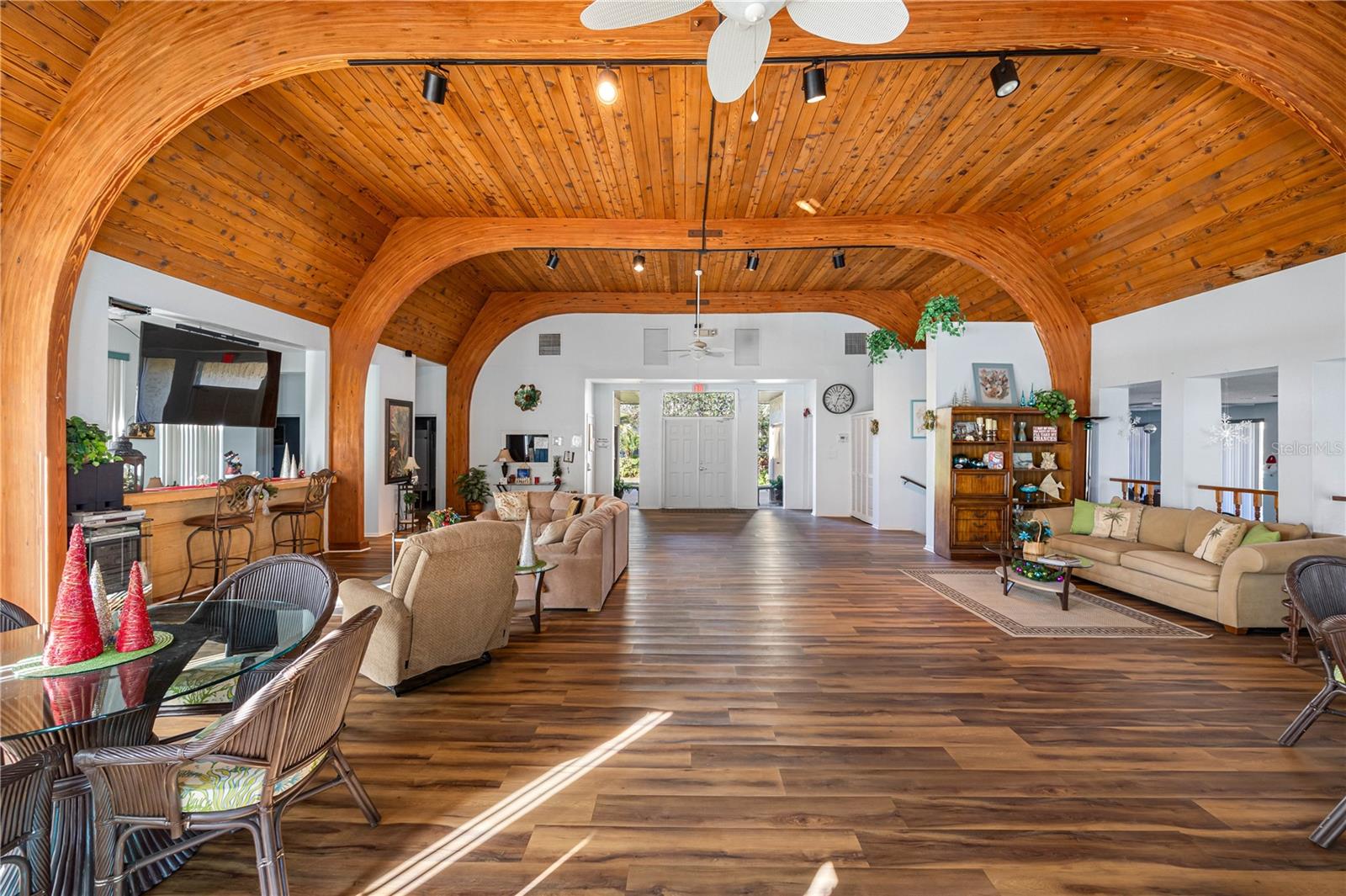 Image 24 of 31 For 11485 Oakhurst Road 312