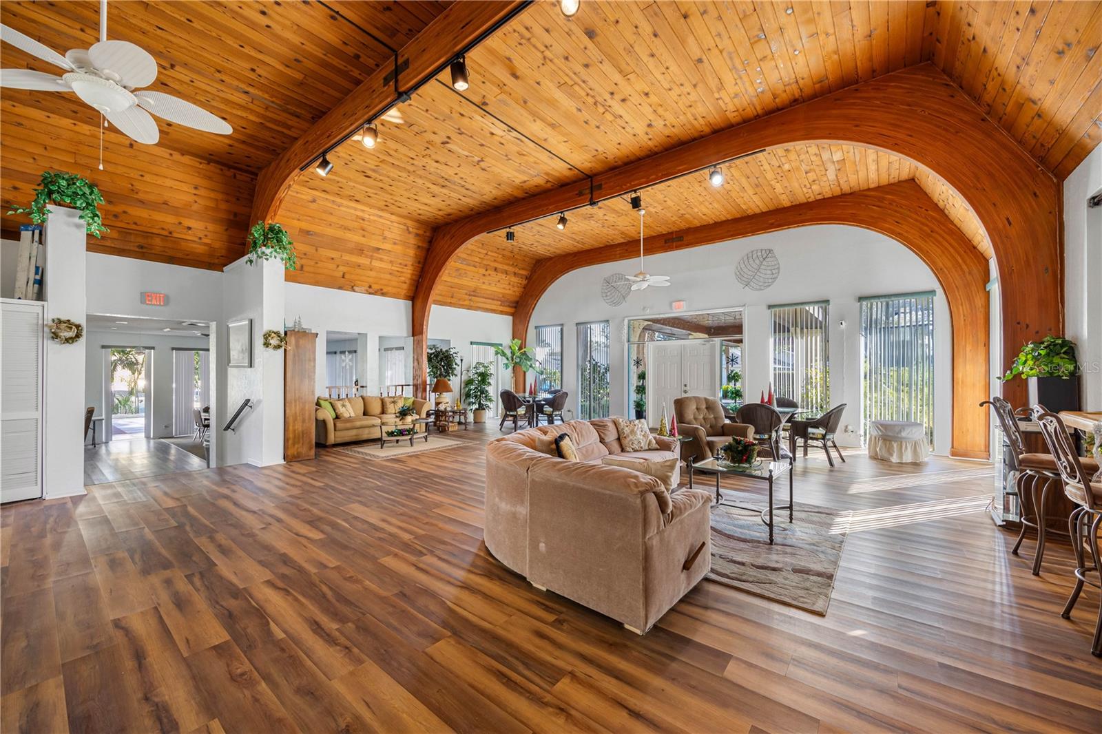 Image 25 of 31 For 11485 Oakhurst Road 312