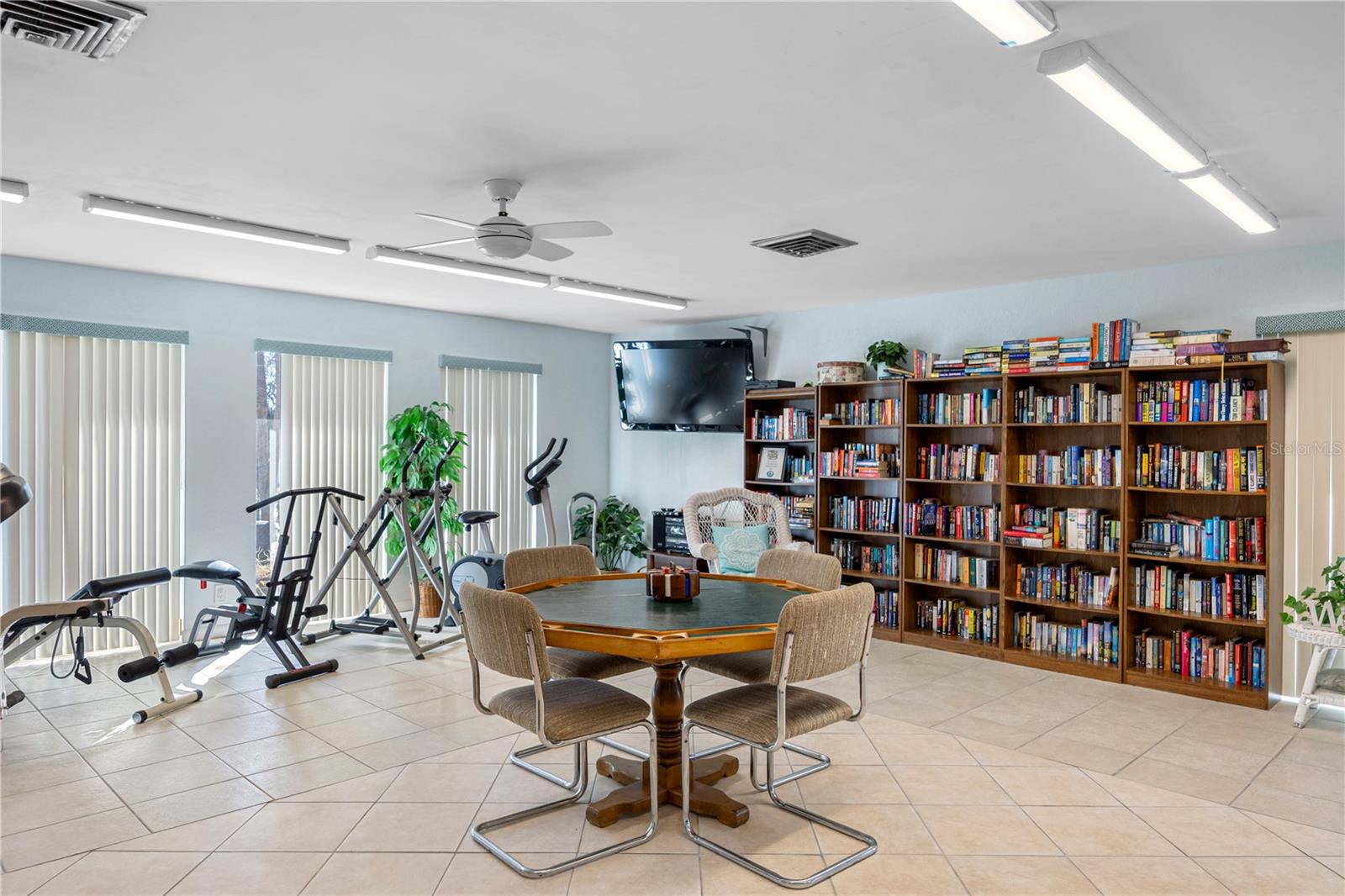 Image 27 of 31 For 11485 Oakhurst Road 312