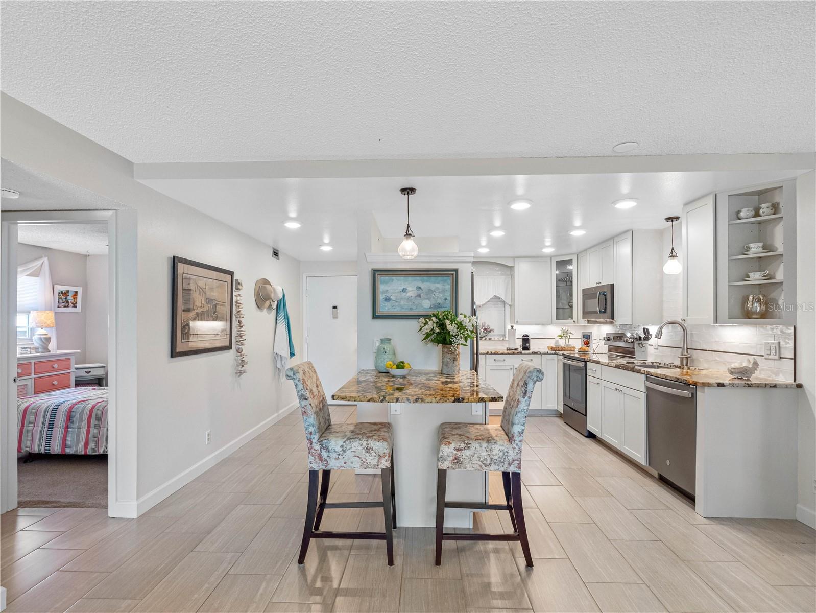 Image 4 of 31 For 11485 Oakhurst Road 312