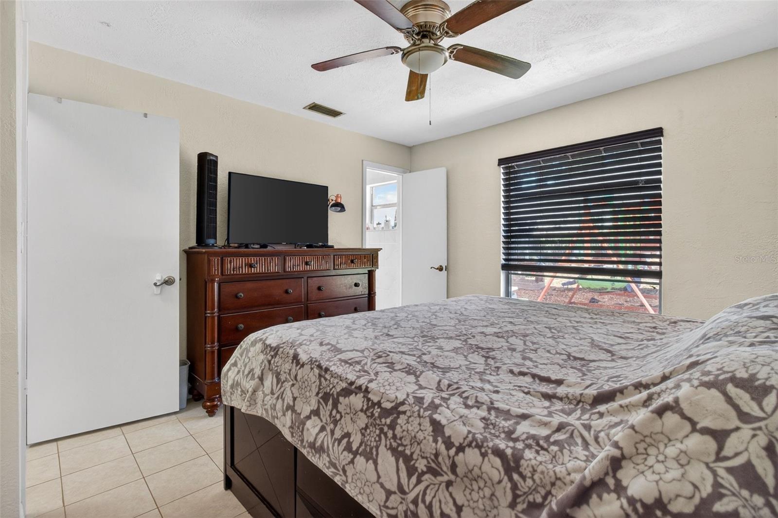 Image 17 of 44 For 2071 59th Street N