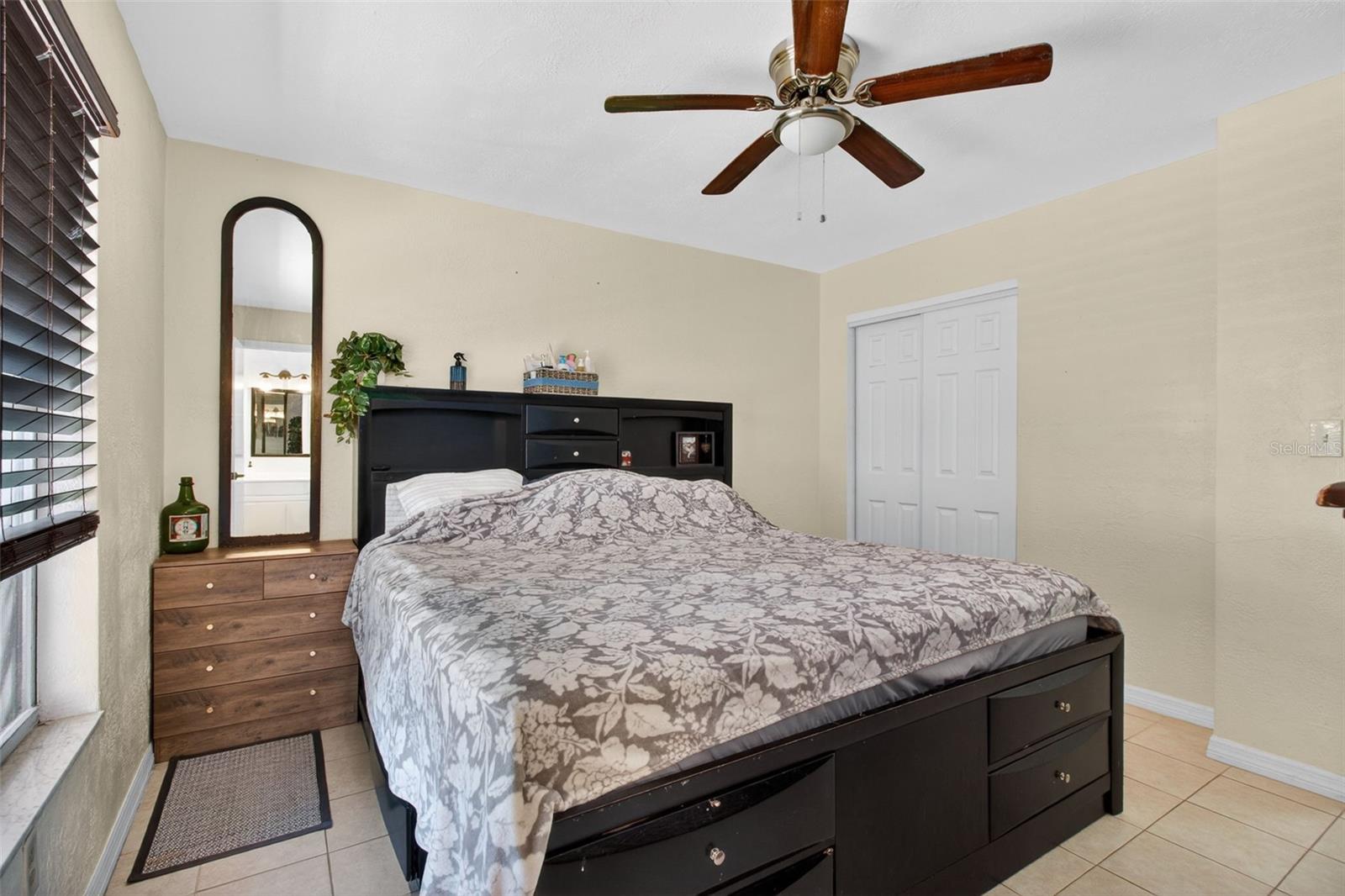 Image 18 of 44 For 2071 59th Street N