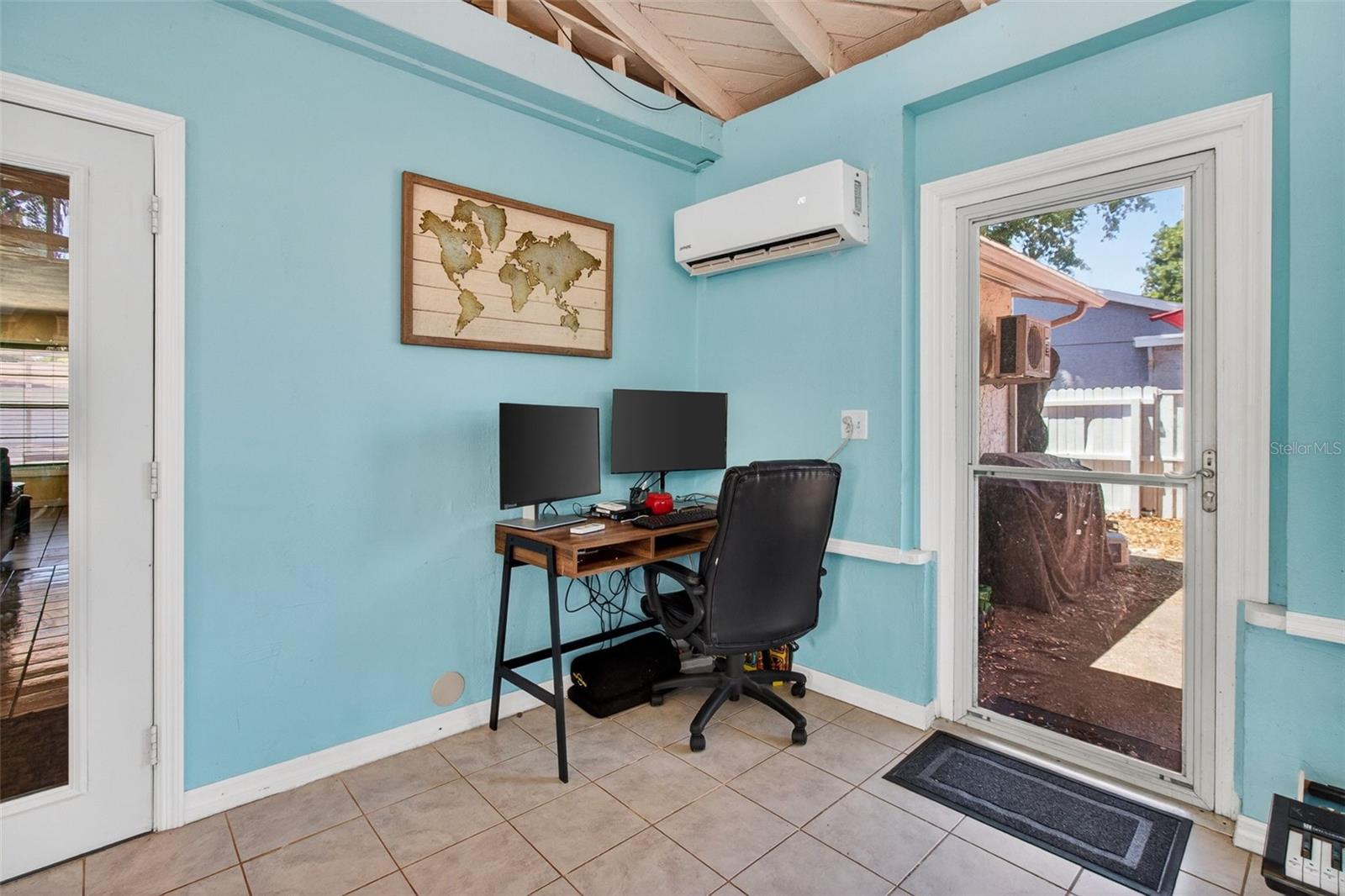 Image 21 of 44 For 2071 59th Street N