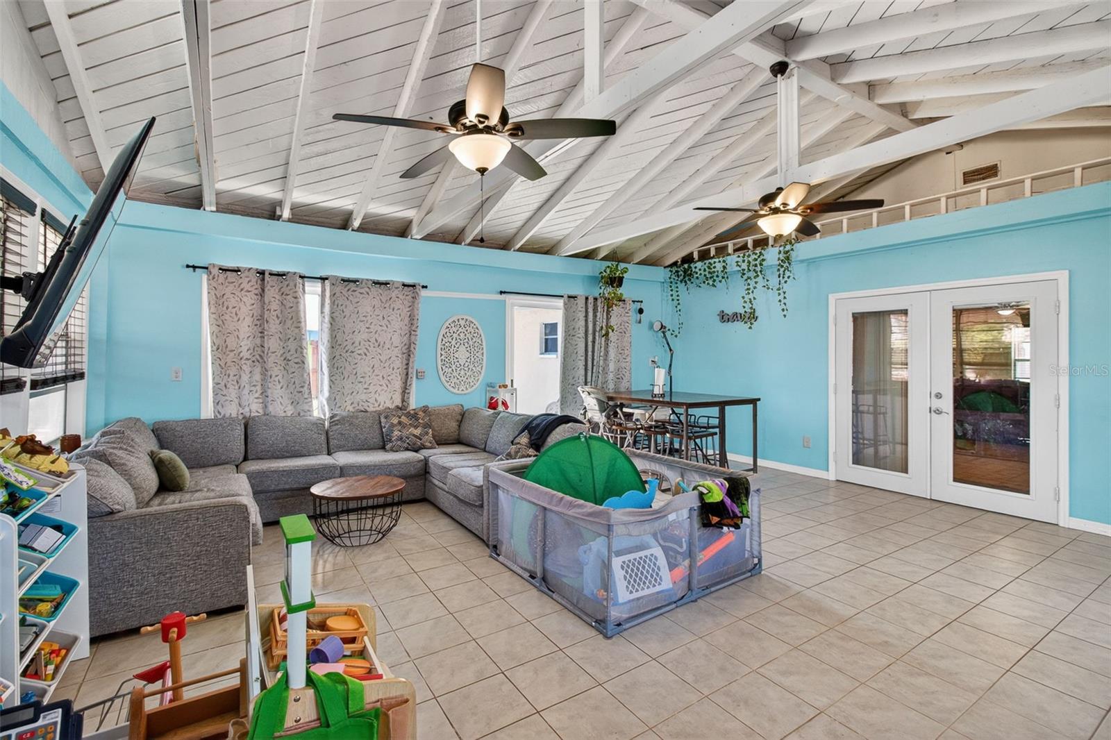 Image 24 of 44 For 2071 59th Street N