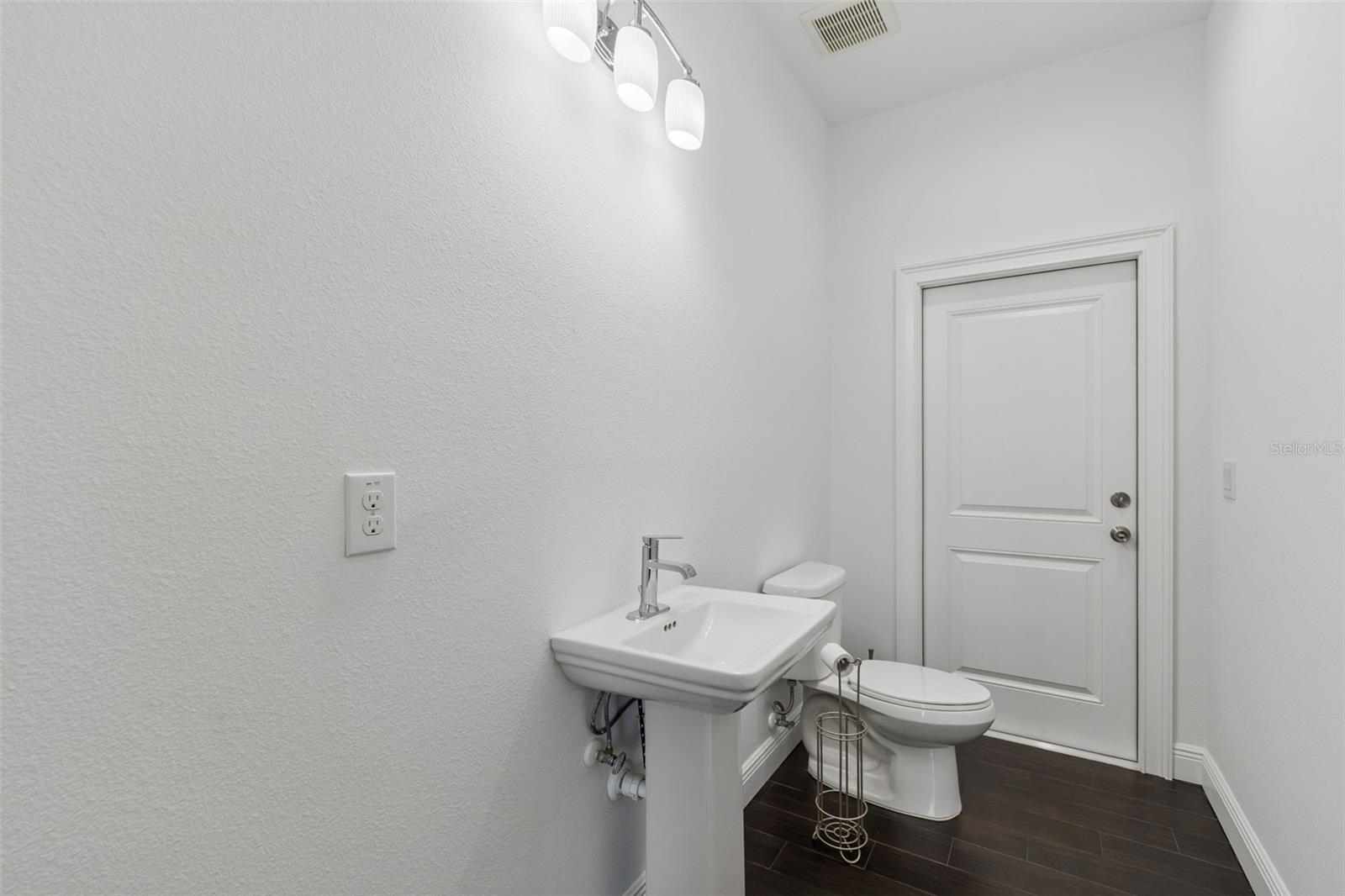 Image 10 of 25 For 5803 Fremont Avenue