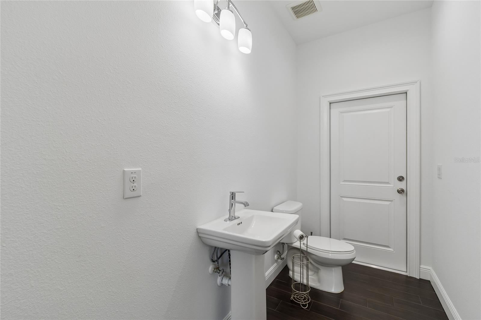Image 11 of 25 For 5803 Fremont Avenue