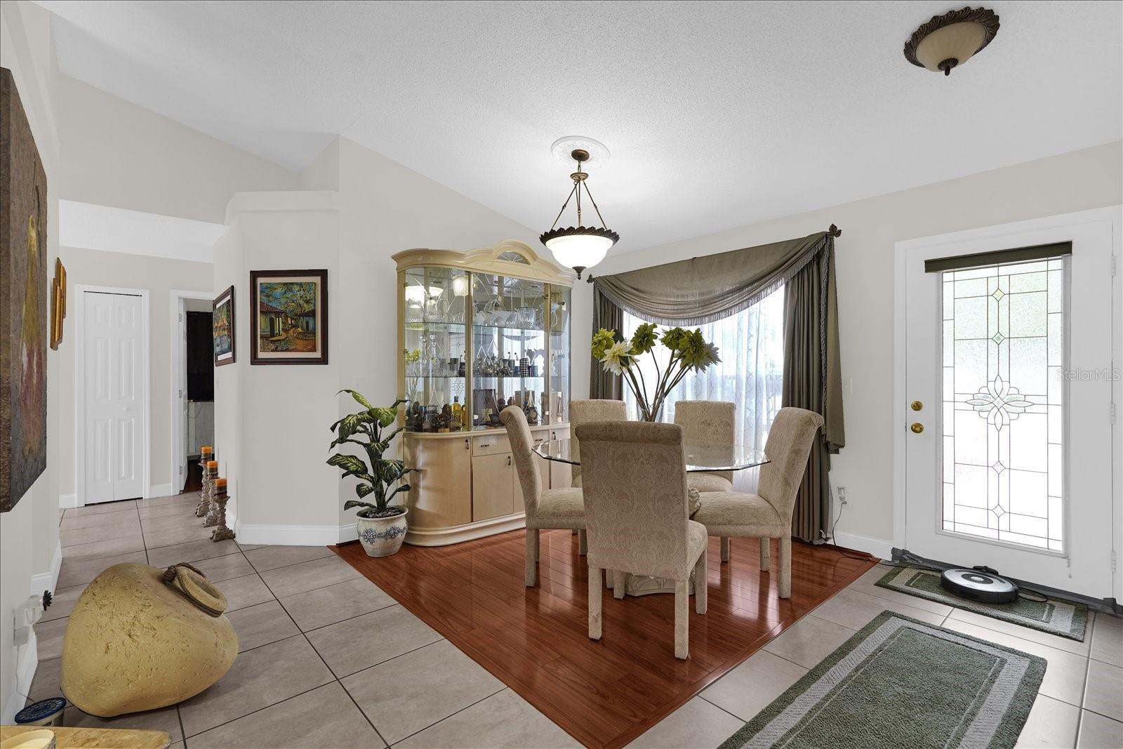 Image 11 of 32 For 12000 Woodglen Circle