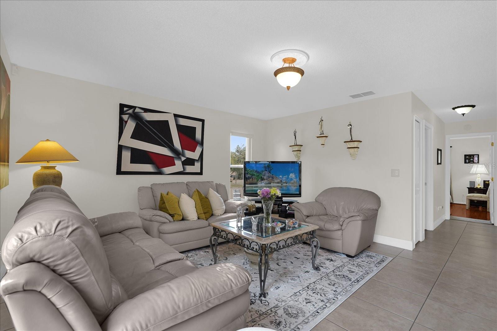 Image 8 of 32 For 12000 Woodglen Circle