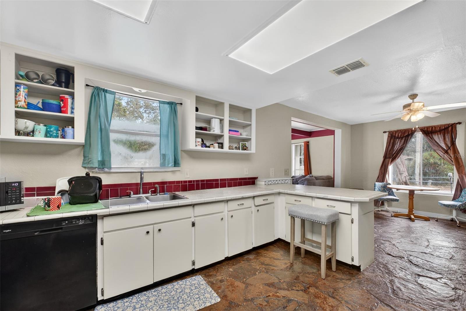 Image 13 of 74 For 39243 Lizabeth Circle