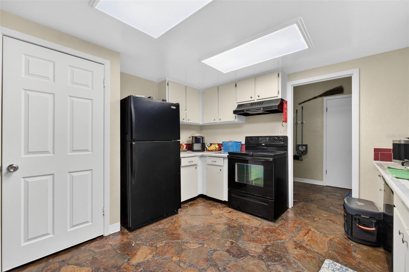 Image 18 of 74 For 39243 Lizabeth Circle