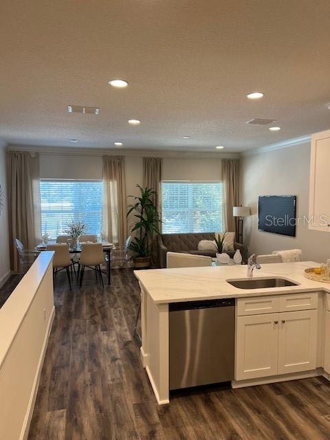 Listing photo id 8 for 5737 Desert Rose Place