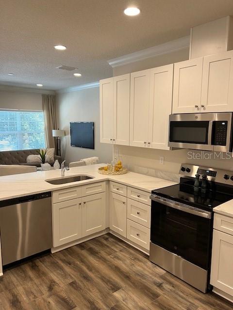 Listing photo id 9 for 5737 Desert Rose Place