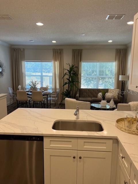 Listing photo id 10 for 5737 Desert Rose Place