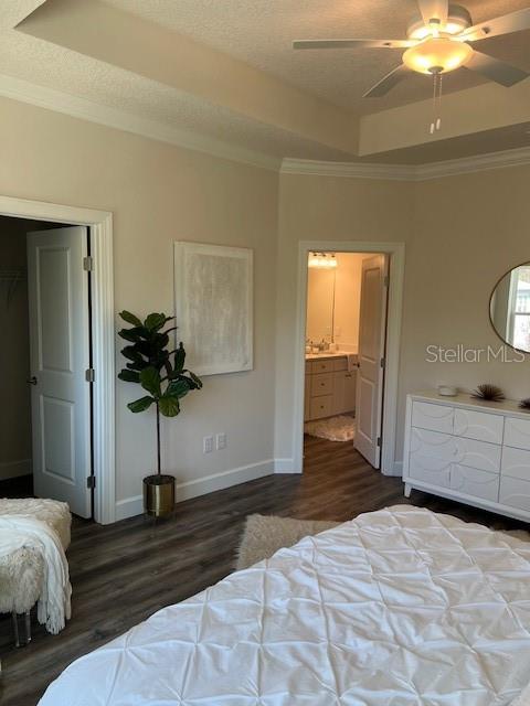 Listing photo id 17 for 5737 Desert Rose Place