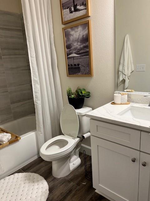 Listing photo id 5 for 5737 Desert Rose Place