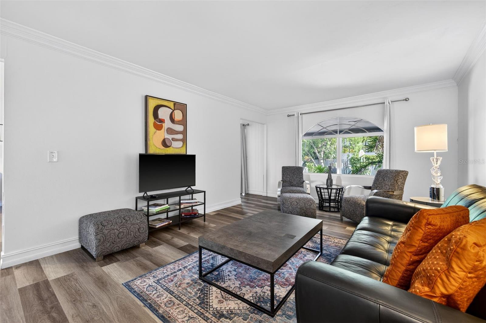 Image 13 of 39 For 8705 Bay Pointe Drive