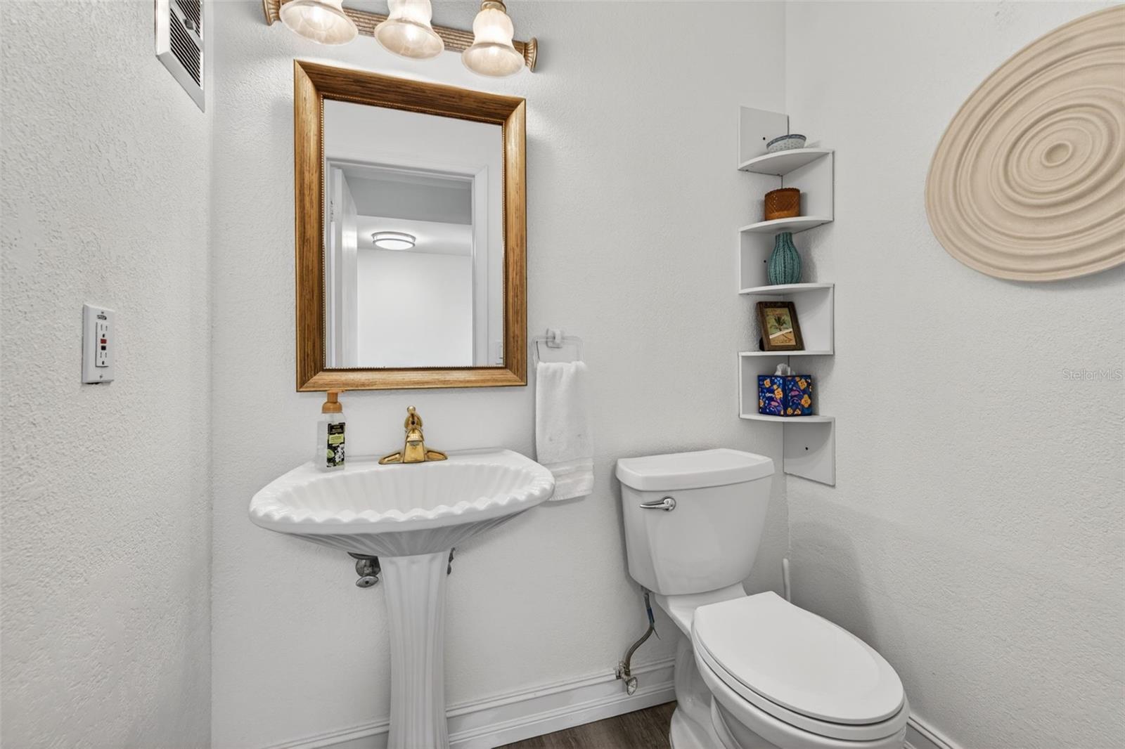 Image 17 of 39 For 8705 Bay Pointe Drive