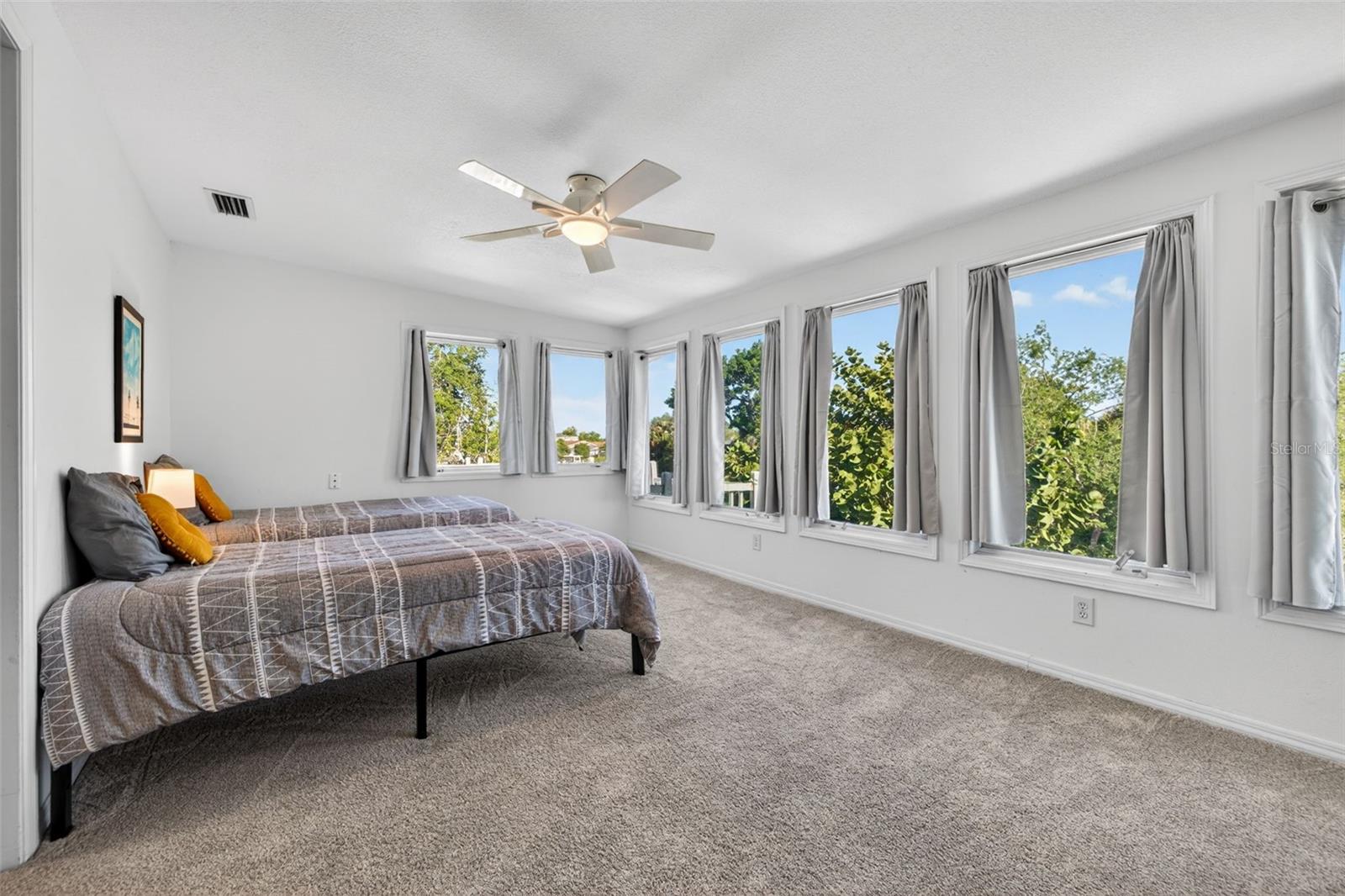 Image 20 of 39 For 8705 Bay Pointe Drive