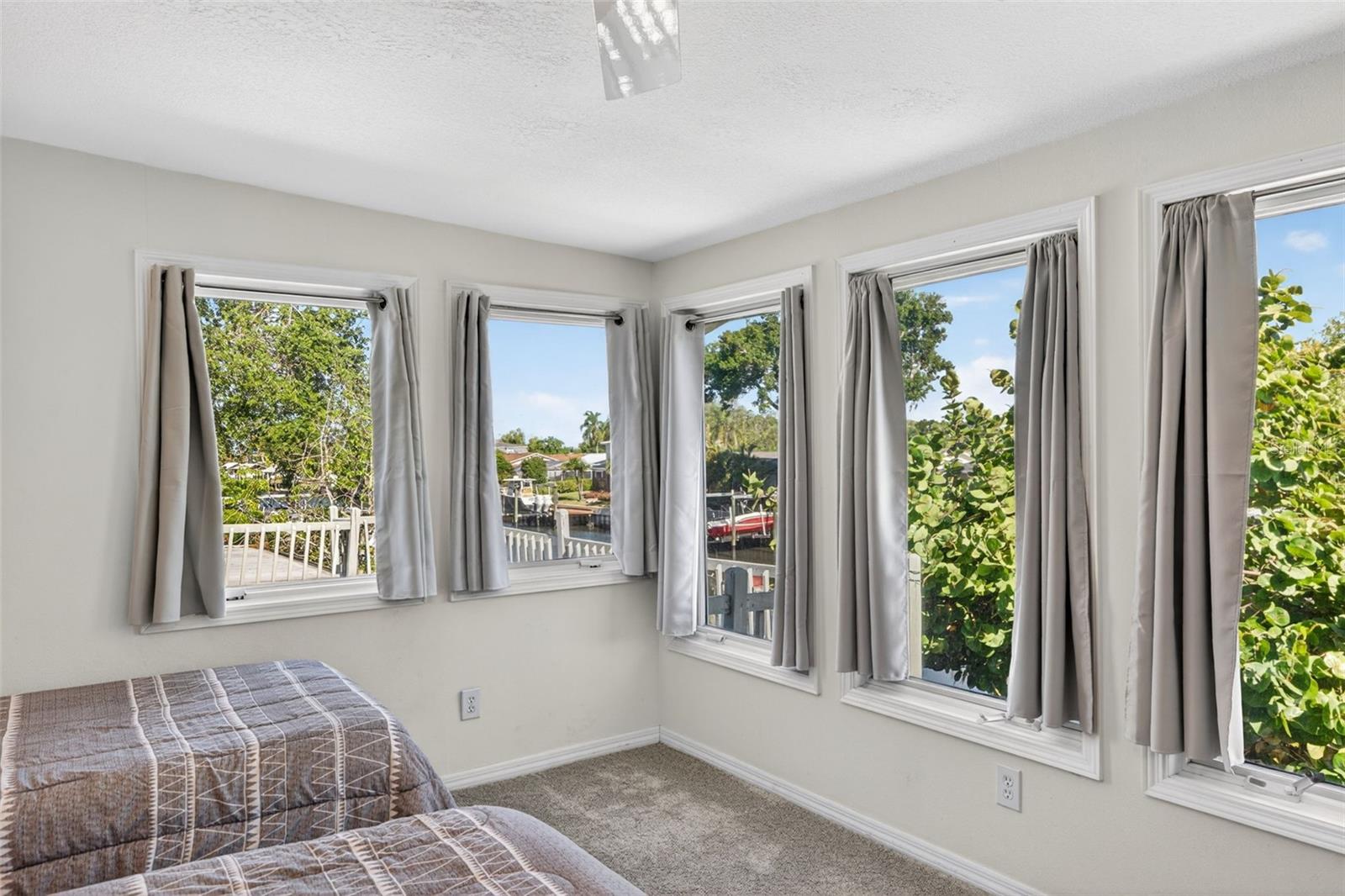 Image 21 of 39 For 8705 Bay Pointe Drive