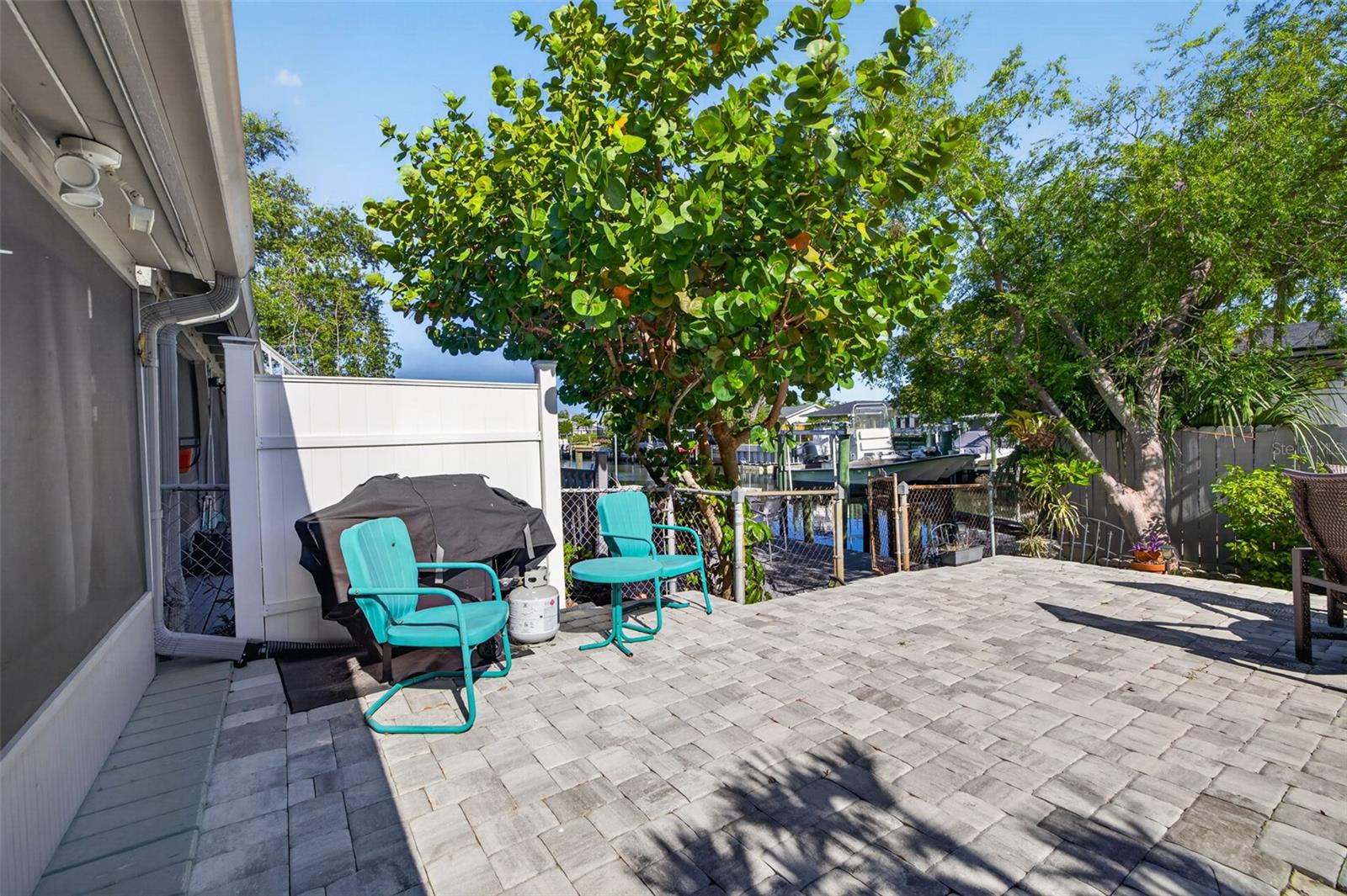 Image 31 of 39 For 8705 Bay Pointe Drive