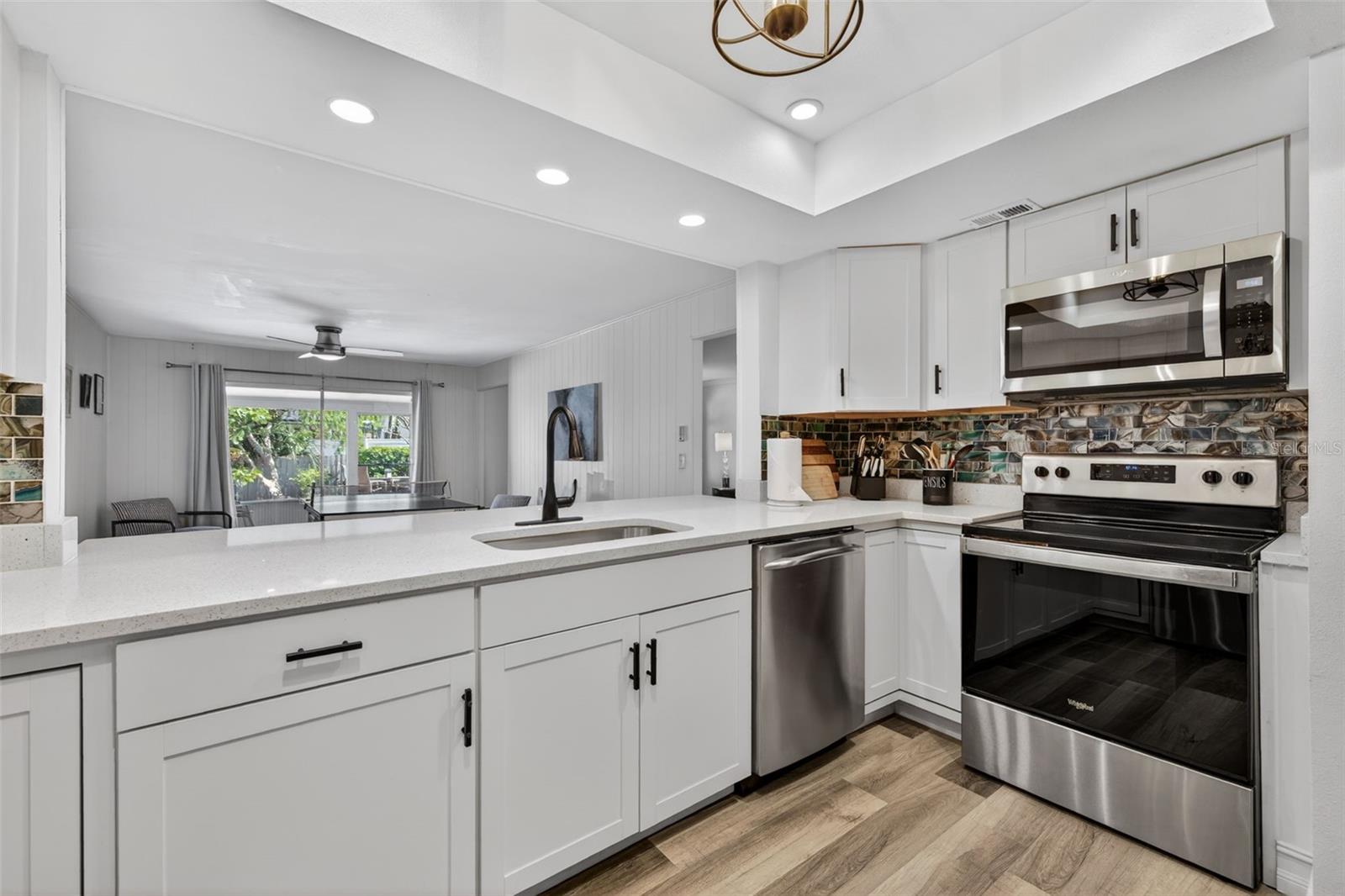 Image 7 of 39 For 8705 Bay Pointe Drive