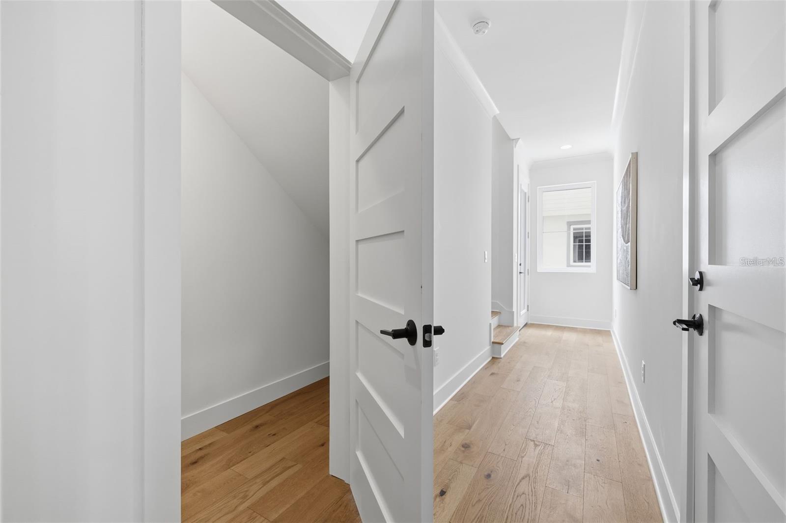 Image 3 of 45 For 407 Albany Avenue 4