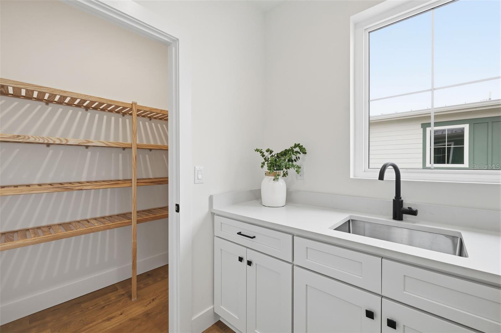 Image 44 of 45 For 407 Albany Avenue 4