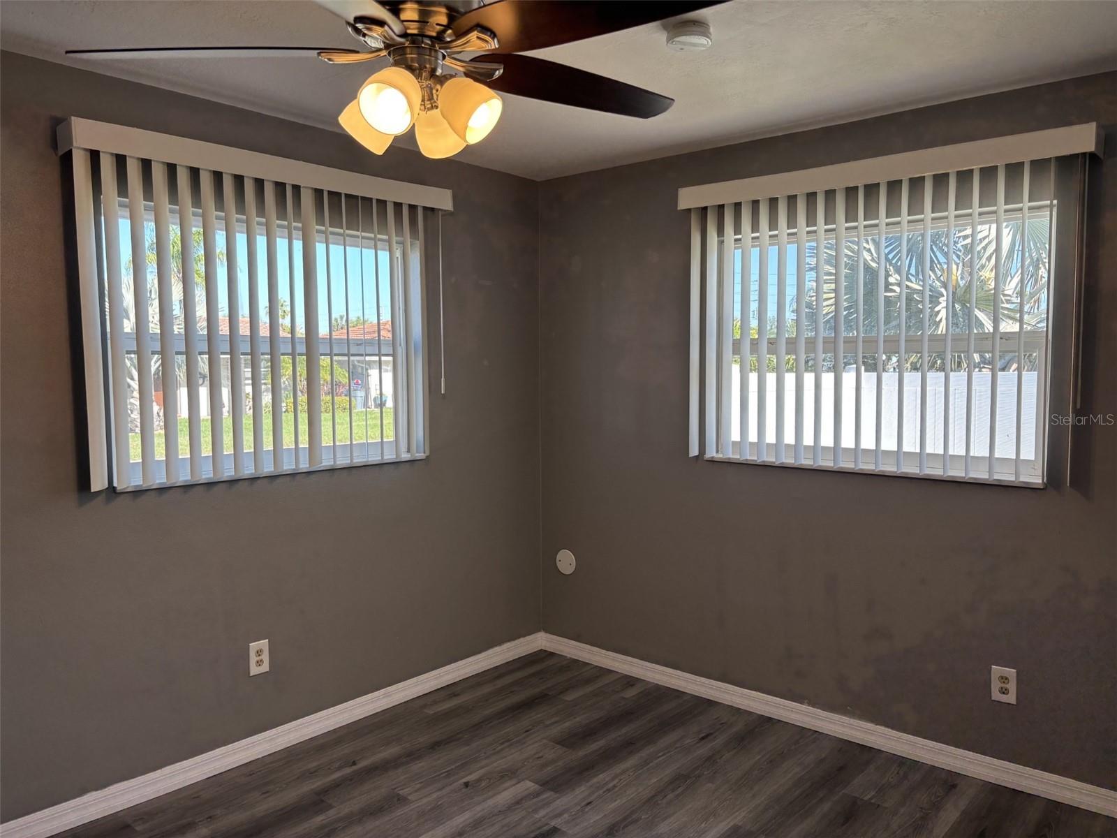 Image 11 of 23 For 4940 Shell Stream Boulevard