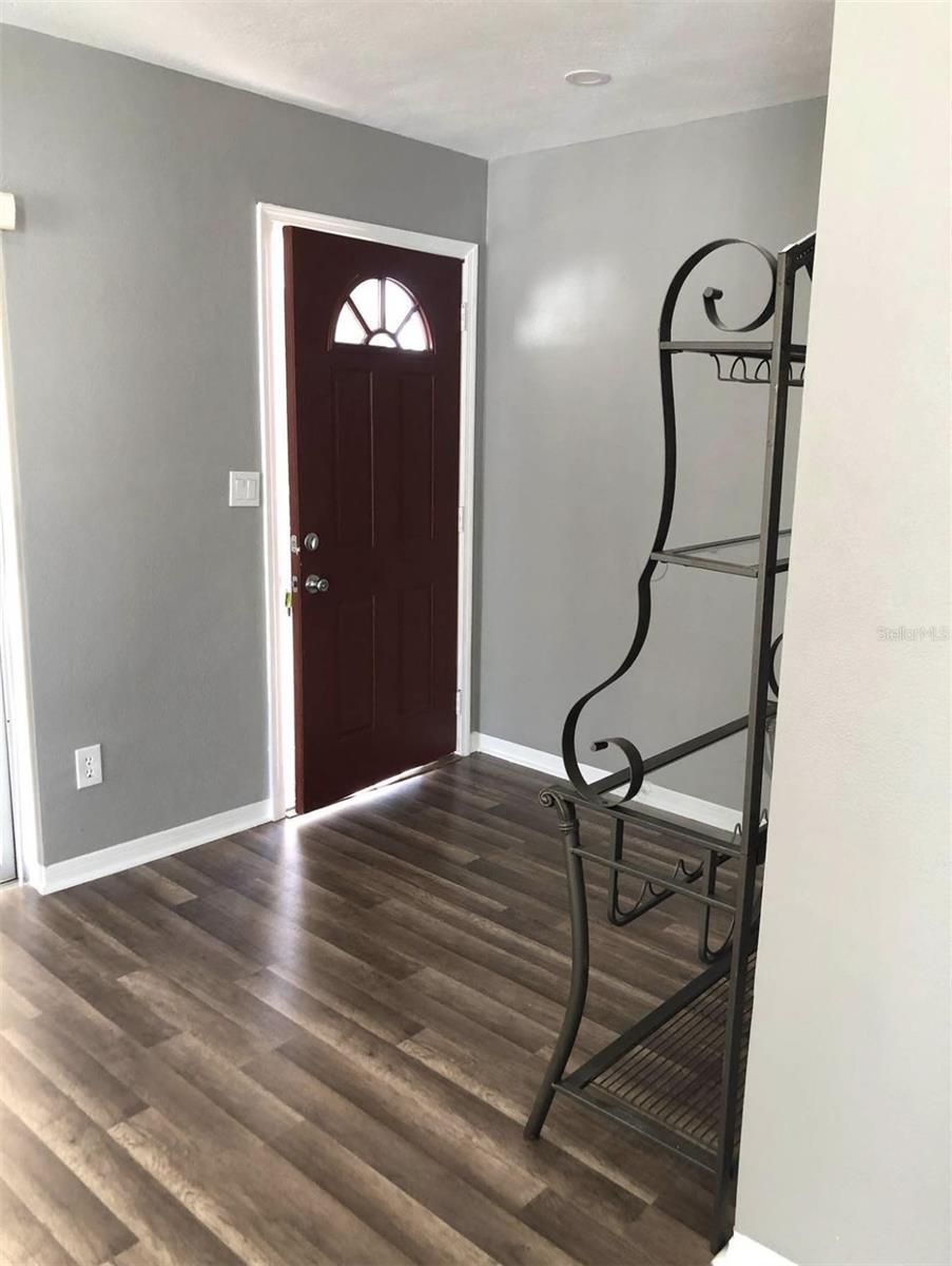 Image 7 of 23 For 4940 Shell Stream Boulevard