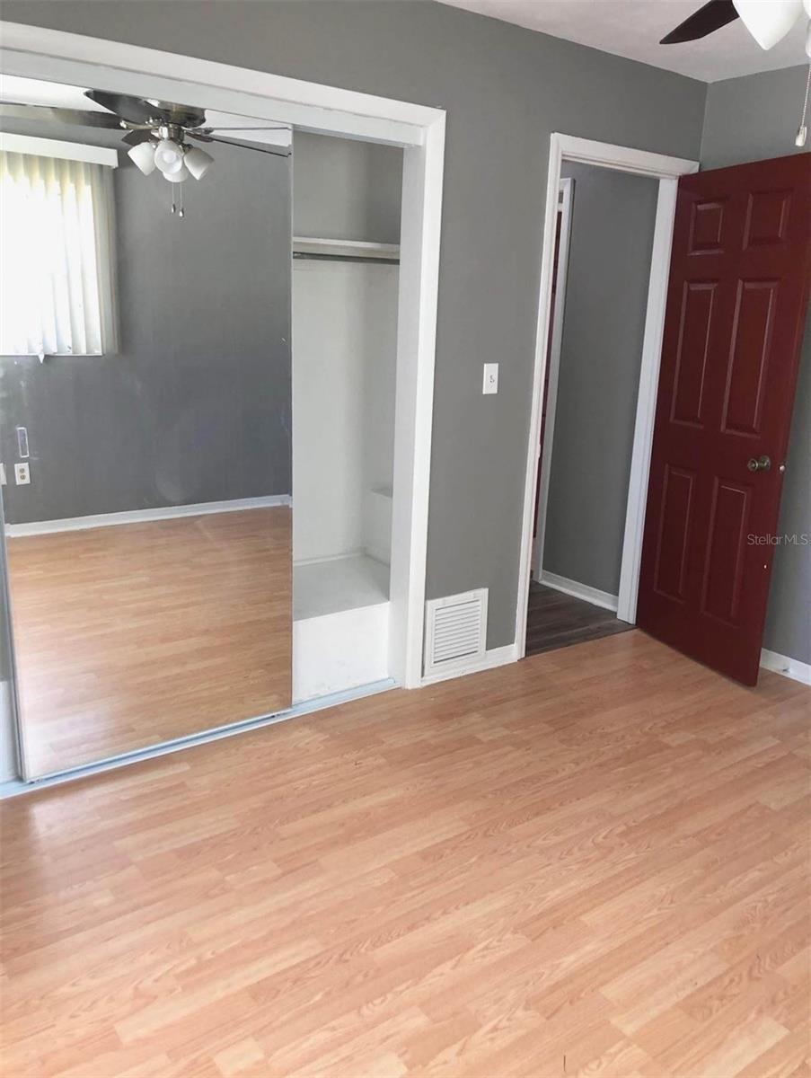 Image 8 of 23 For 4940 Shell Stream Boulevard