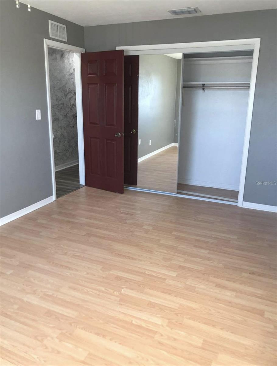 Image 9 of 23 For 4940 Shell Stream Boulevard