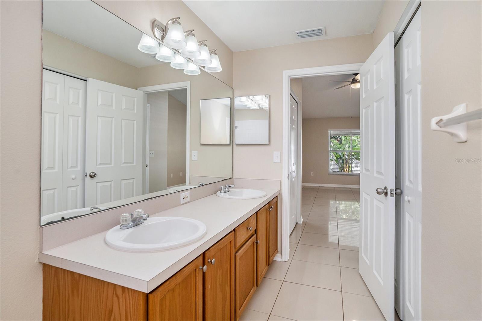 Image 17 of 25 For 12712 Longcrest Drive