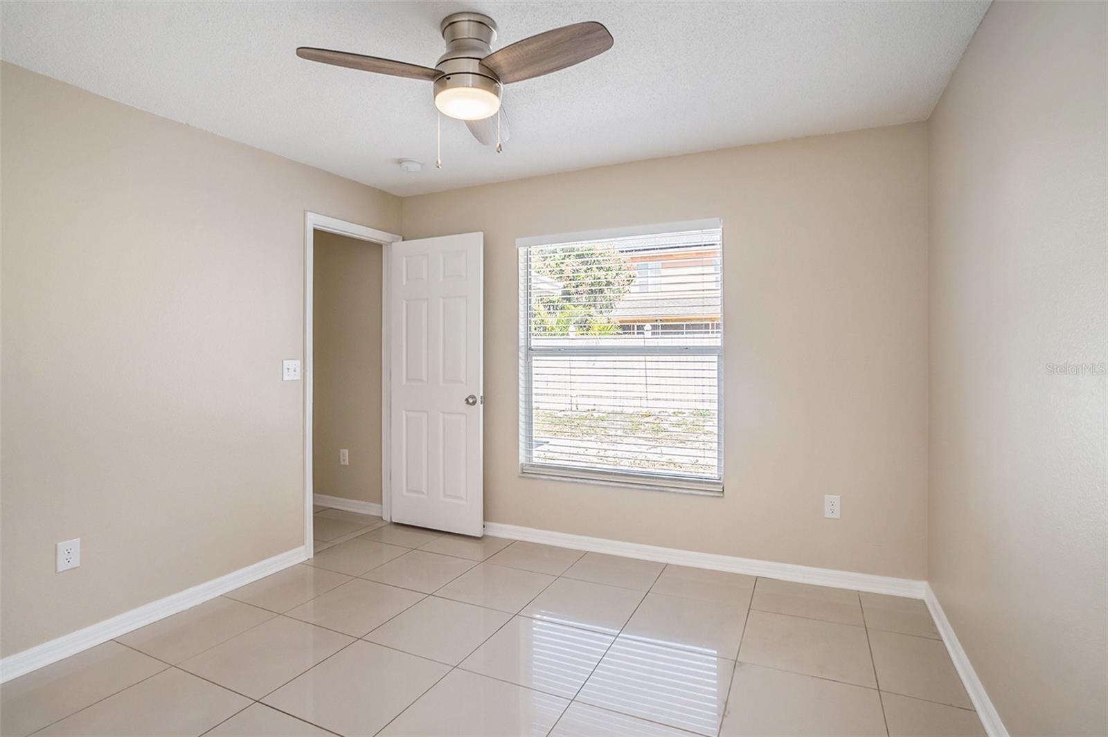Image 21 of 25 For 12712 Longcrest Drive
